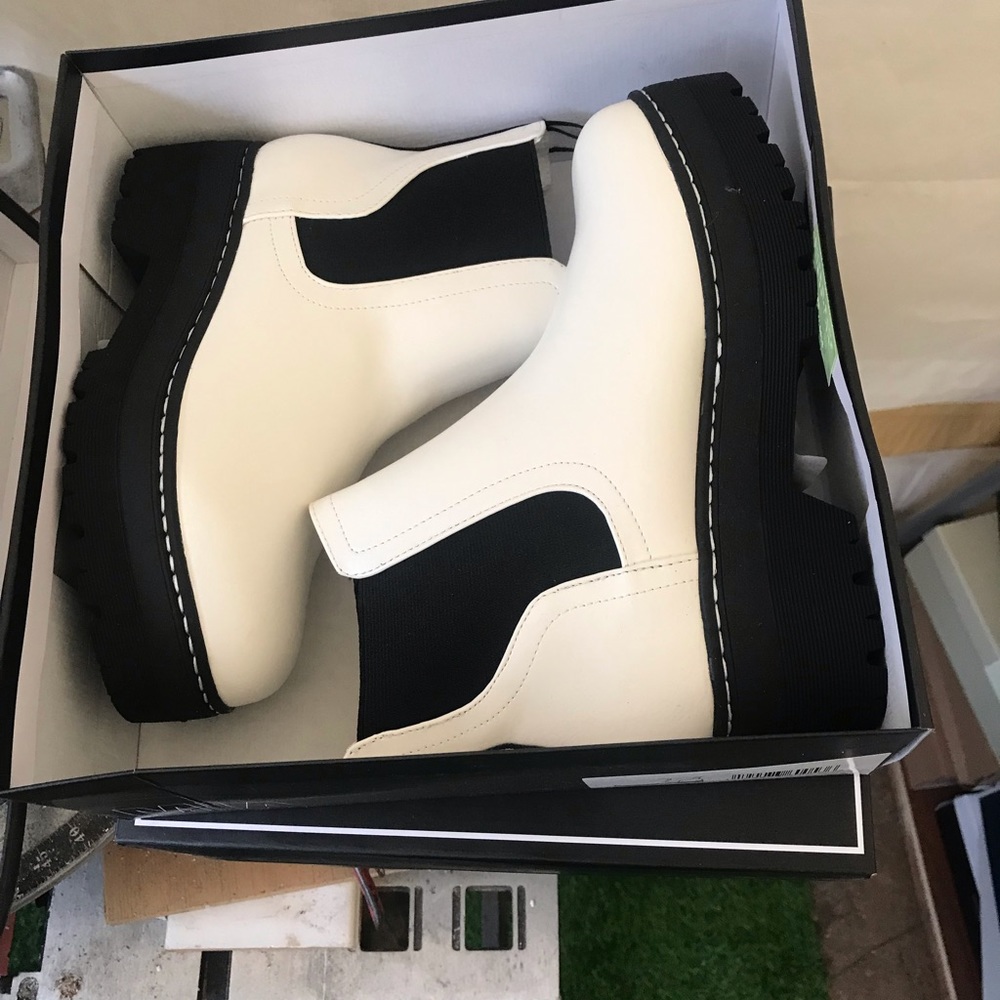 Allice-D Platform Bootie
MIA